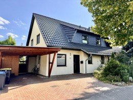 Hauptbild HORN IMMOBILIEN ++ Neubrandenburg Broda, Doppelhaushälfte mit Carport