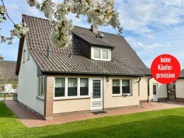 Hauptbild HORN IMMOBILIEN ++ Haus mit Doppelgarage und Nebengebäude in Wodarg bei Altentreptow, ruhige Lage